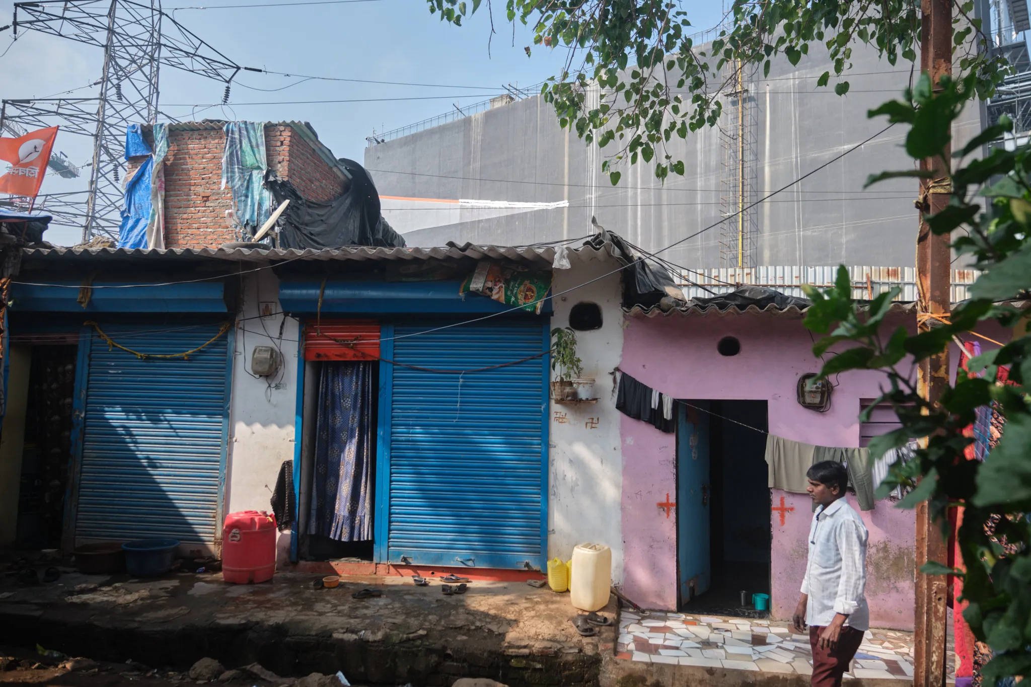 A new data center by Singapore-based Digital Edge towers over slums in Thakurpada, a low-income neighborhood in Navi Mumbai. Photo by Shamsheer Yousaf