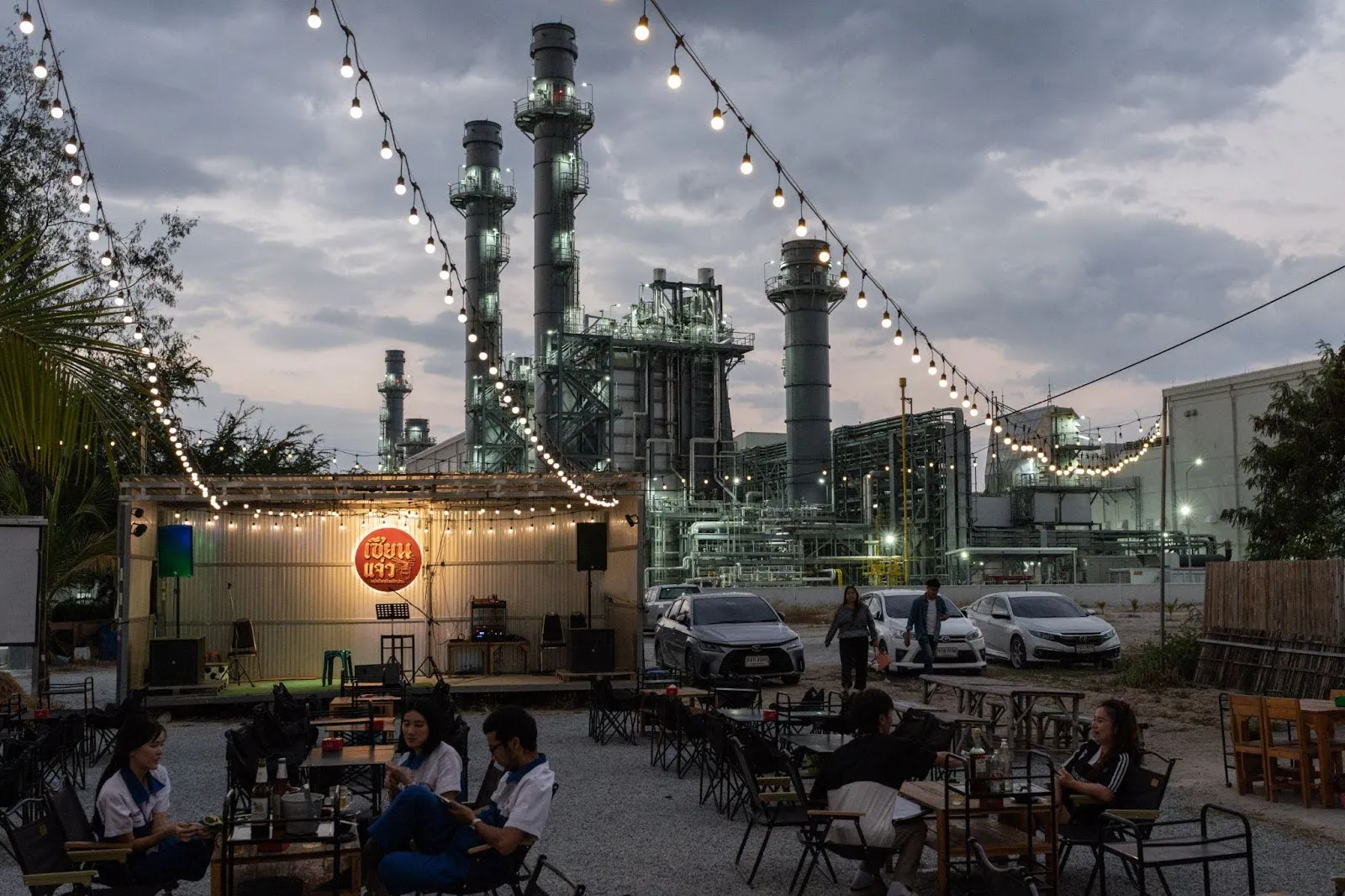 Workers settle in for dinner outside a factory within an industrial estate in the Eastern Economic Corridor, where many new data centers are being built. Photo by Andy Ball for Mongabay.